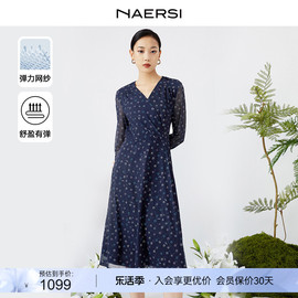 NAERSI/娜尔思轻奢V领A字裙短袖印花裙24夏连衣裙（配胸针）