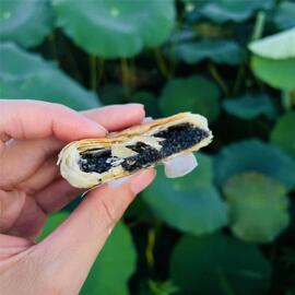 安徽黄山徽州西溪南土月饼黑芝麻馅简易包装无蔗糖酥皮豆沙老月饼