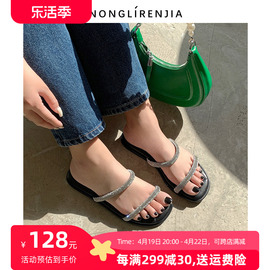 弄里人佳大码女鞋41-43凉鞋夏潮一字带外穿凉拖鞋40 42宽胖脚