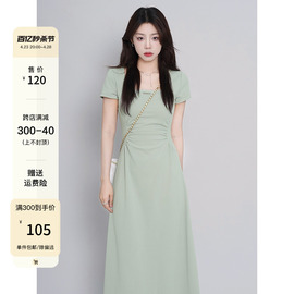 一颗小野莓2024夏季短袖，褶皱设计显瘦时尚气质，收腰中长连衣裙女