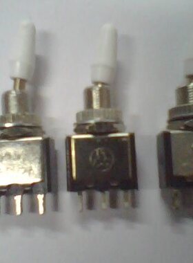 纽子开关KNX 1X2(黑点)  五只3.5元 三皇冠卖家