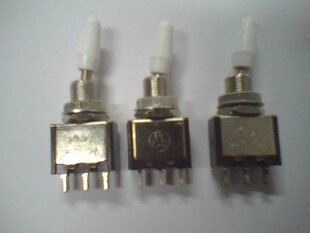 纽子开关KNX 1X2(黑点) 五只3.5元 三皇冠卖家