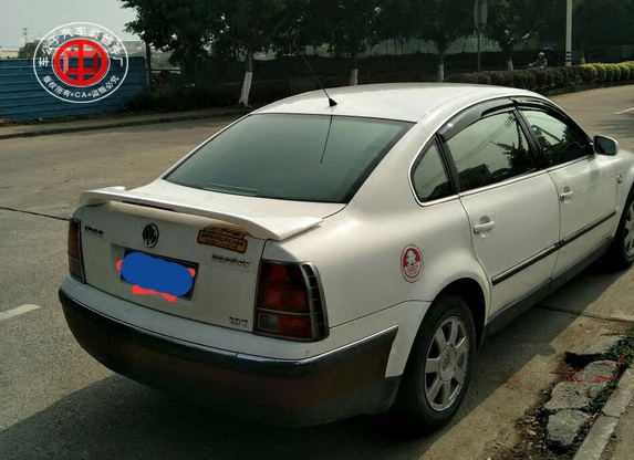 大众帕萨特b5汽车尾翼新帕萨特夹式免打孔带灯abs改装定风翼尾翼