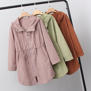 18春季女装新品加肥加大码200斤胖MM韩版中长款字母抽绳风衣外套