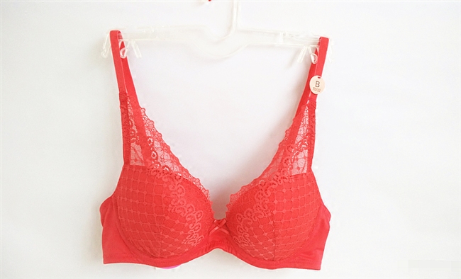 泰国上薄下厚蕾丝肩带西瓜红内衣