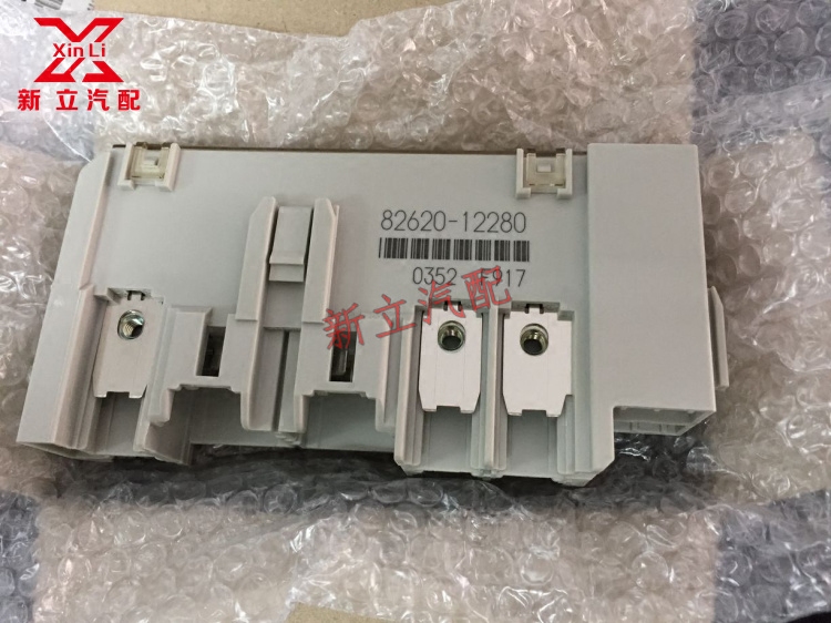 适用于老款卡罗拉发动机舱小保险