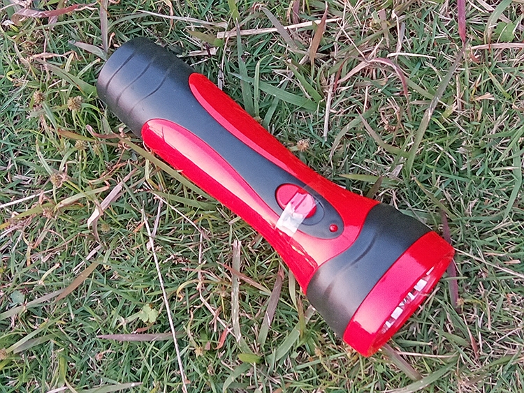 雅格led长寿命充电式省电手电筒