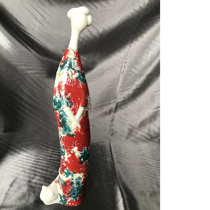 人物中式风红色旗袍送礼工艺品