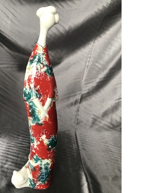 人物中式风红色旗袍送礼工艺品