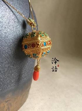 鎏金烧蓝镶嵌红色宝石挂坠银花丝