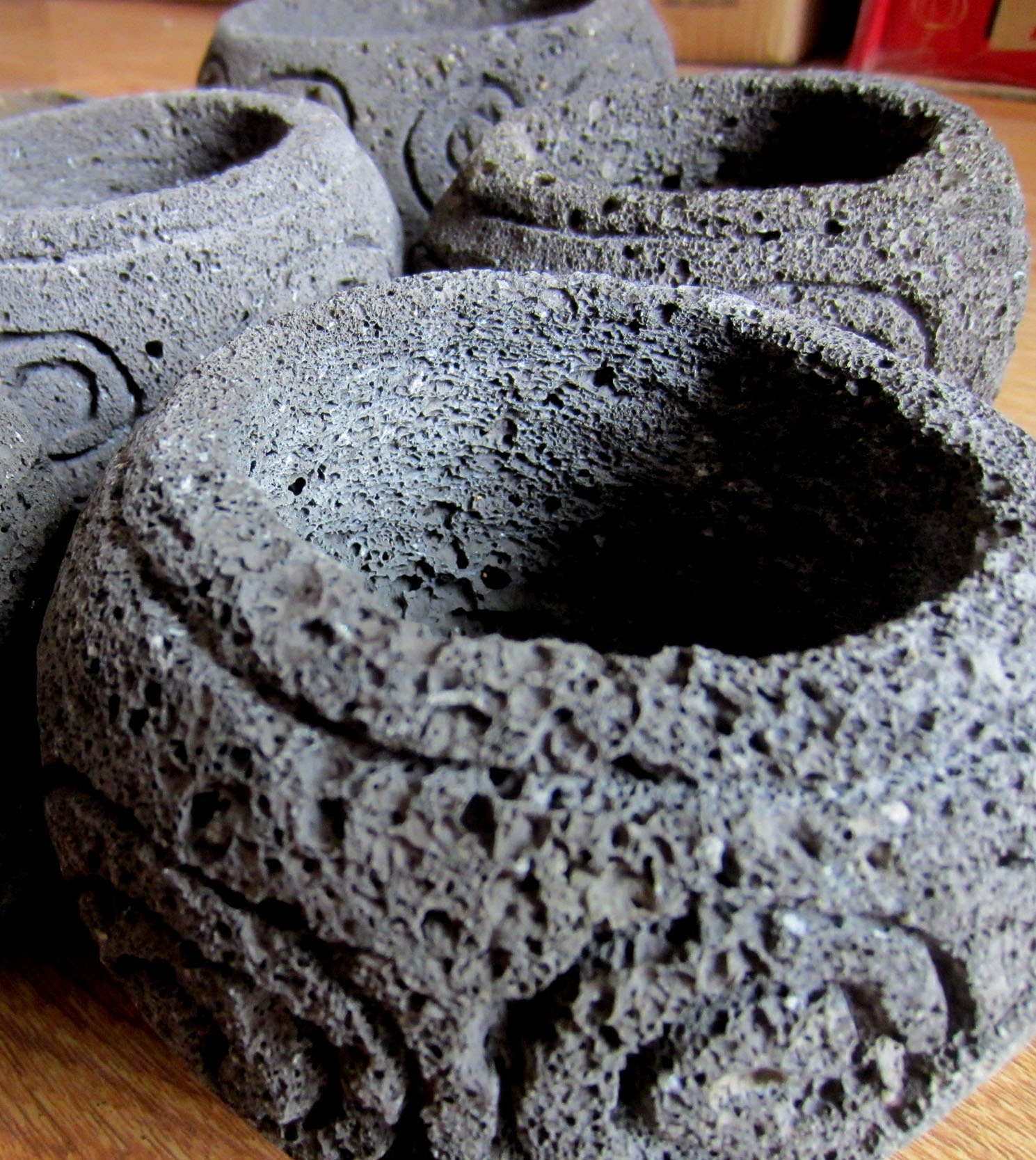 火山石花盆火山岩花盆石头花盆多肉菖蒲花盆复古雕花满额起包邮！