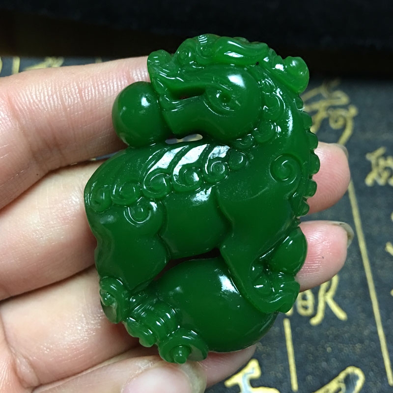 碧玉立体菠菜绿貔貅吊坠送证书