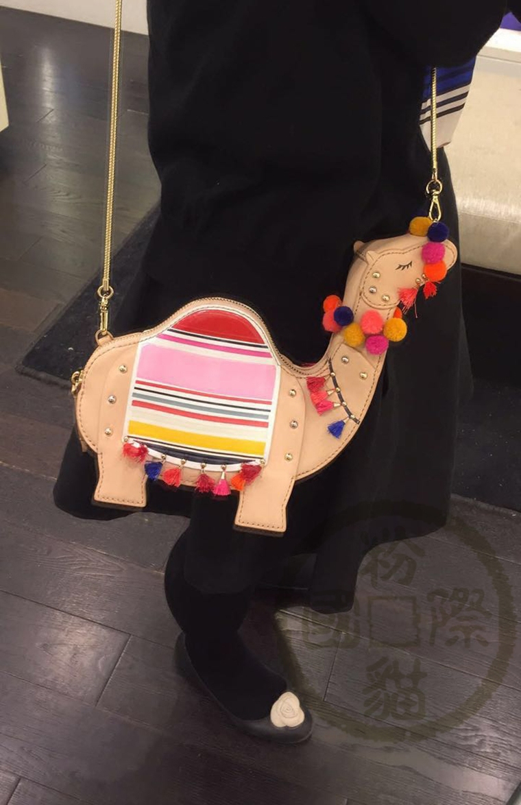 现货katespade流苏铆钉斜挎包