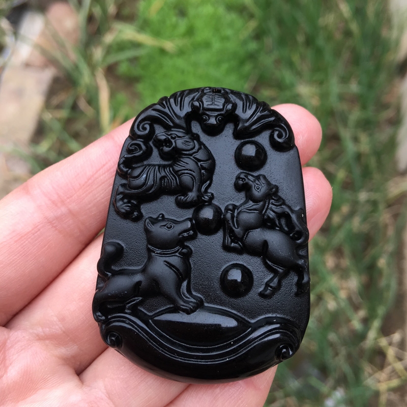 天然黑曜石虎马狗三合贵人吊坠