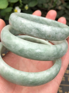 天然浅绿飘花玉手镯送妈妈