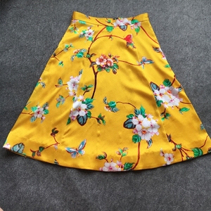 颜色版型美的一塌糊涂的明黄色 印花真丝缎 真丝短裙 及膝半身裙