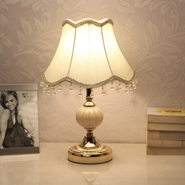 欧式卧室装饰婚房温馨个性，小台灯创意现代可调光，led节能床头灯