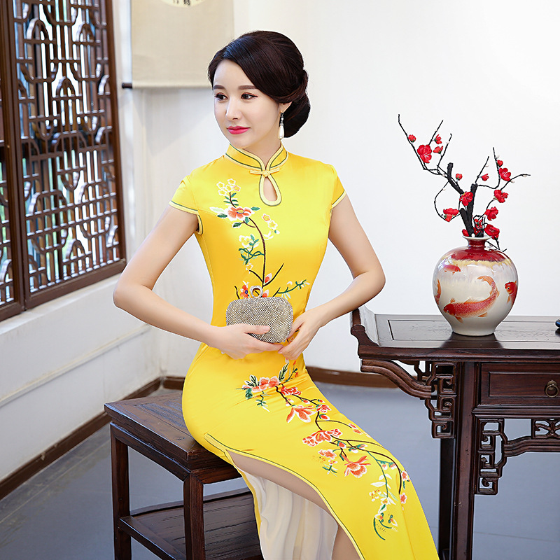 黄色定位花双层水滴领新中式长款旗袍2026新款女复古走秀款演出服