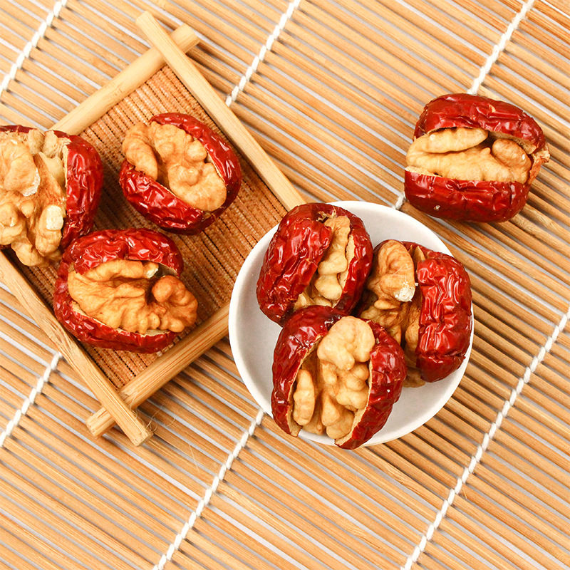 【枣夹核桃】新疆特产小包装散装枣夹核桃休闲零食若羌红枣