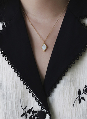 日系轻奢菱形白贝钛钢不掉色项链