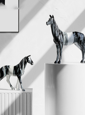 轻奢档马摆件工艺品客厅酒柜公室桌面家居装饰品乔迁新居礼物