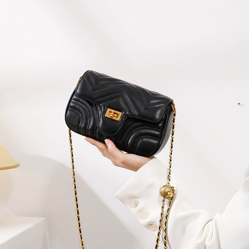 品牌小众时尚小香风女士包级感轻奢复古潮流菱格金球斜挎包女包