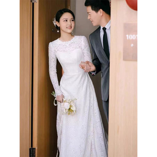 法式蕾丝婚纱2025新款新娘大气简约长袖冬季出门迎宾纱小拖尾婚纱