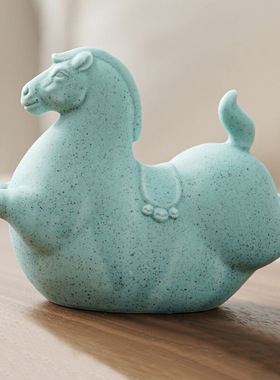 陶瓷小唐马摆件茶宠茶玩小摆设客厅装饰品飞天小马个性送礼工艺品