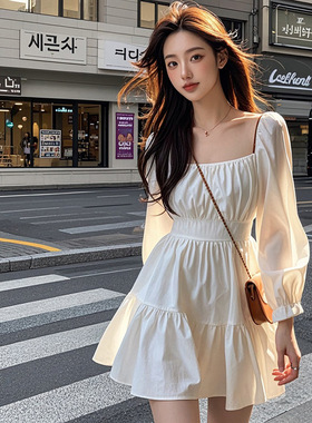 TZ4839白色方领连衣裙女秋季新款简约风法式气质收腰显瘦褶皱短裙