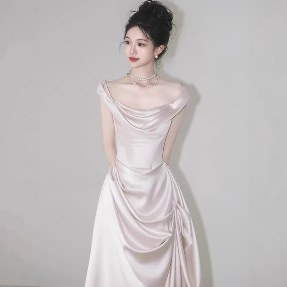 一字肩轻婚纱新娘晨袍法式缎面白的订婚结婚礼服裙鱼尾迎宾出门纱