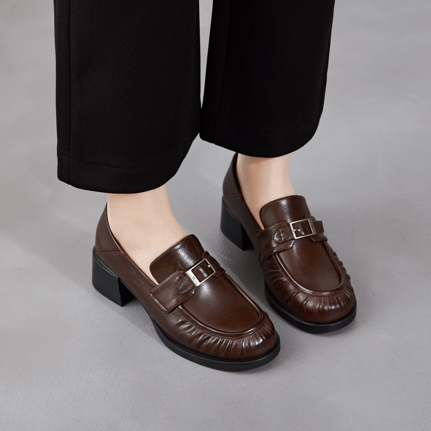 真皮褶皱小皮鞋女2026春季新款女鞋基础百搭舒适羊皮粗跟乐福鞋子