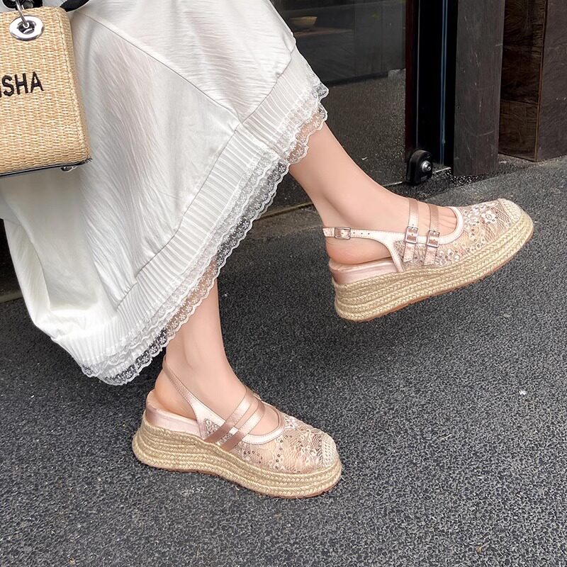 坡跟包头凉鞋女圆头2026夏时尚绸缎蕾丝网纱厚底高跟穆勒草编女鞋