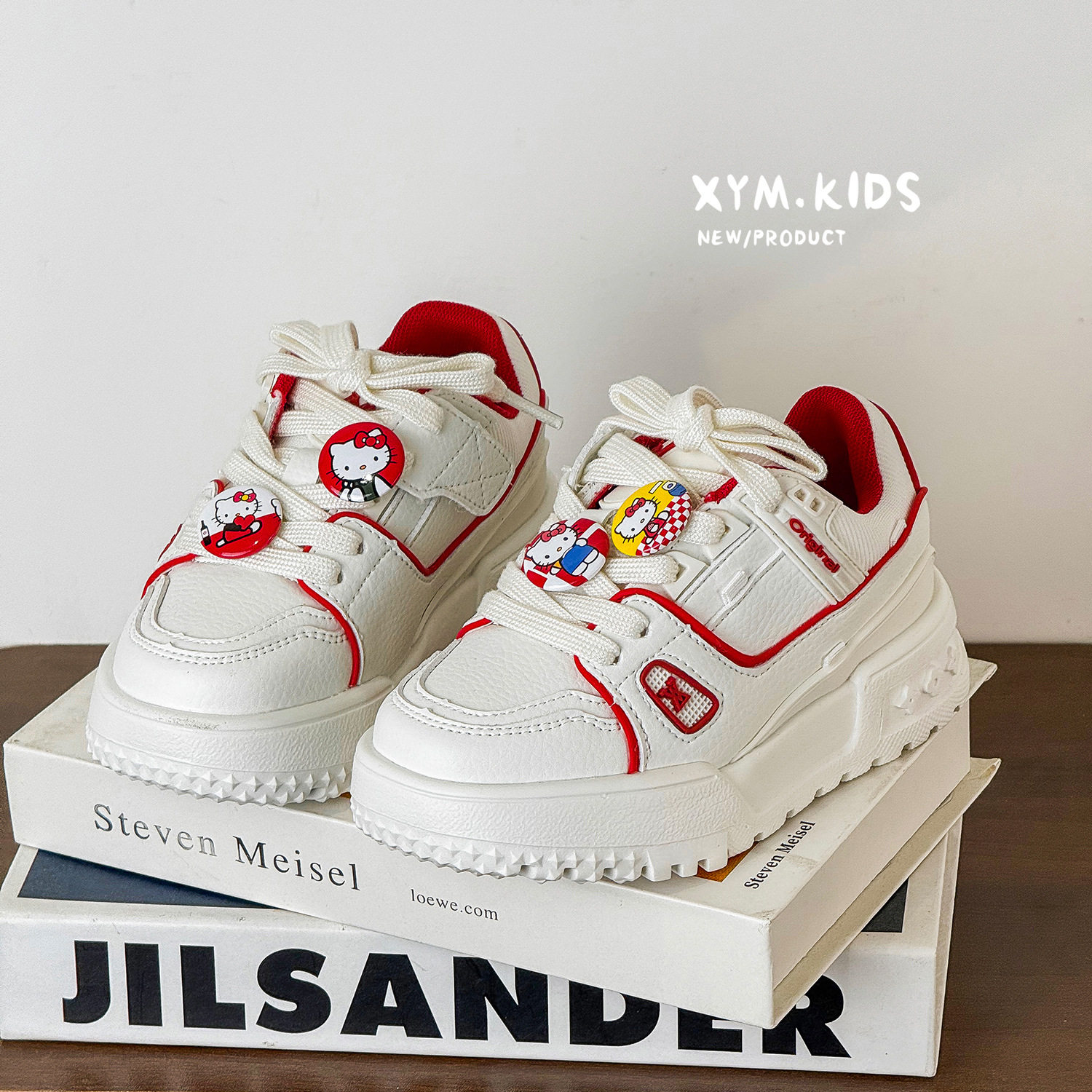 男童运动鞋2026春季新款儿童帆布鞋卡通徽章厚底小胖丁女童休闲鞋