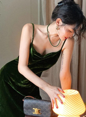 法式收腰端吊带连衣裙女秋季新款复古中长款裙子丝绒百搭打底裙