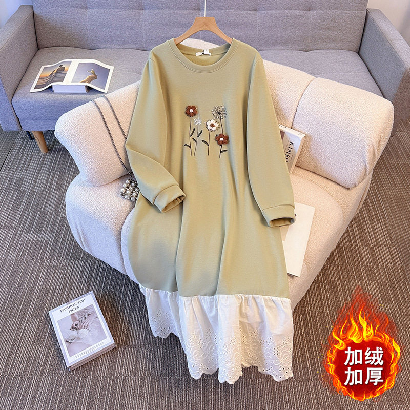 大码女装冬新款圆领加绒加厚假两件拼接蕾丝设计感显瘦长袖连衣裙