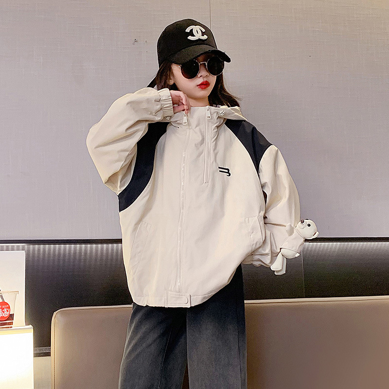 女童冲锋衣外套2025新款儿童洋气时髦春秋装中大童潮范连帽上衣服，童装外套，祺妙童装