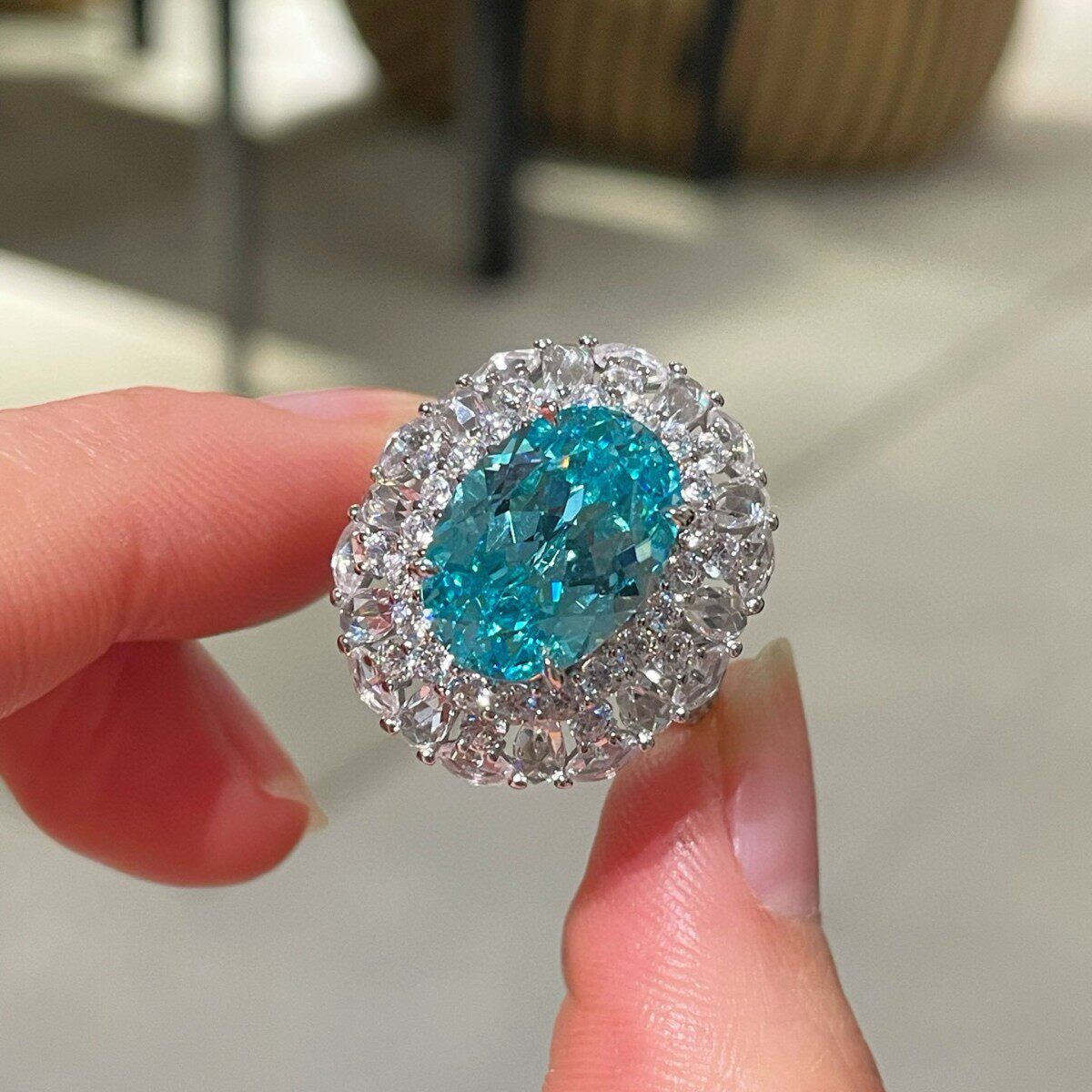 925银镀金 玫瑰切培育合成帕拉伊巴碳钻满钻大鸽子蛋女戒指