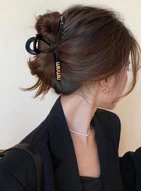 字母抓夹大号黑色鲨鱼夹级感发夹女后脑勺2023新款发抓头饰夹子