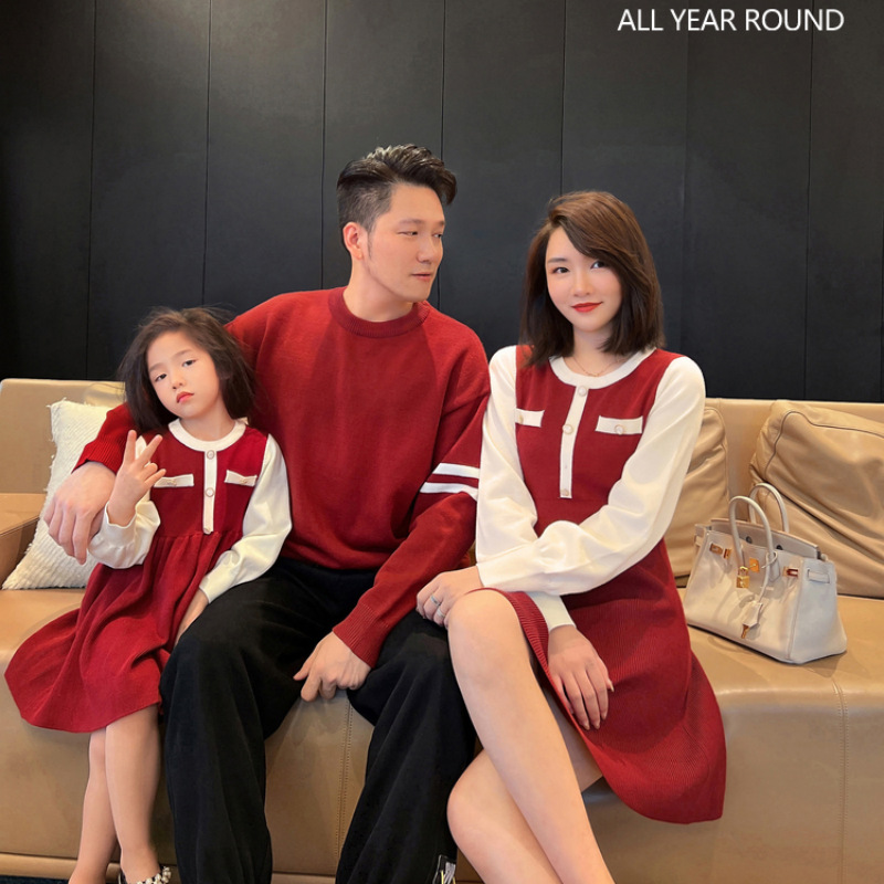 2024秋冬新款一家三口亲子装过年毛衣小香风母女连衣裙全家装红色