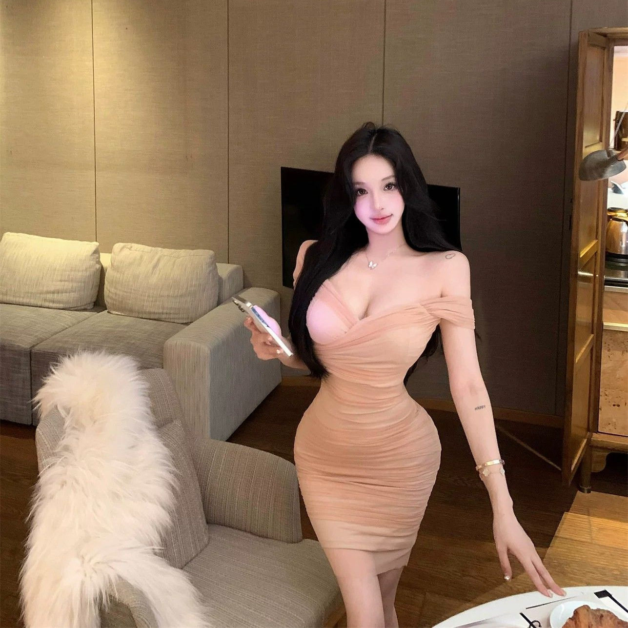 微胖纯欲风交叉V领褶皱大码连衣裙女秋季性感收腰显瘦包臀短裙子
