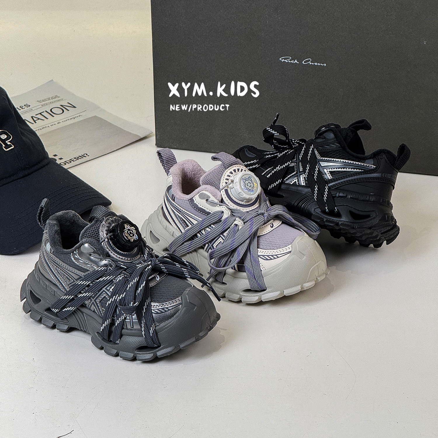 2025年冬季新款儿童时尚潮流绑带旋转扣加绒老爹鞋男女童防滑鞋