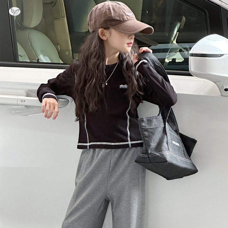 女童打底衫春秋款2025年上新字母印花长袖T恤中大童休闲圆领上衣,童装T恤,祺儿童装 女童打底衫春秋款2025年上新字母印花长袖T恤中大童休闲圆领上衣,童装T恤,祺儿童装