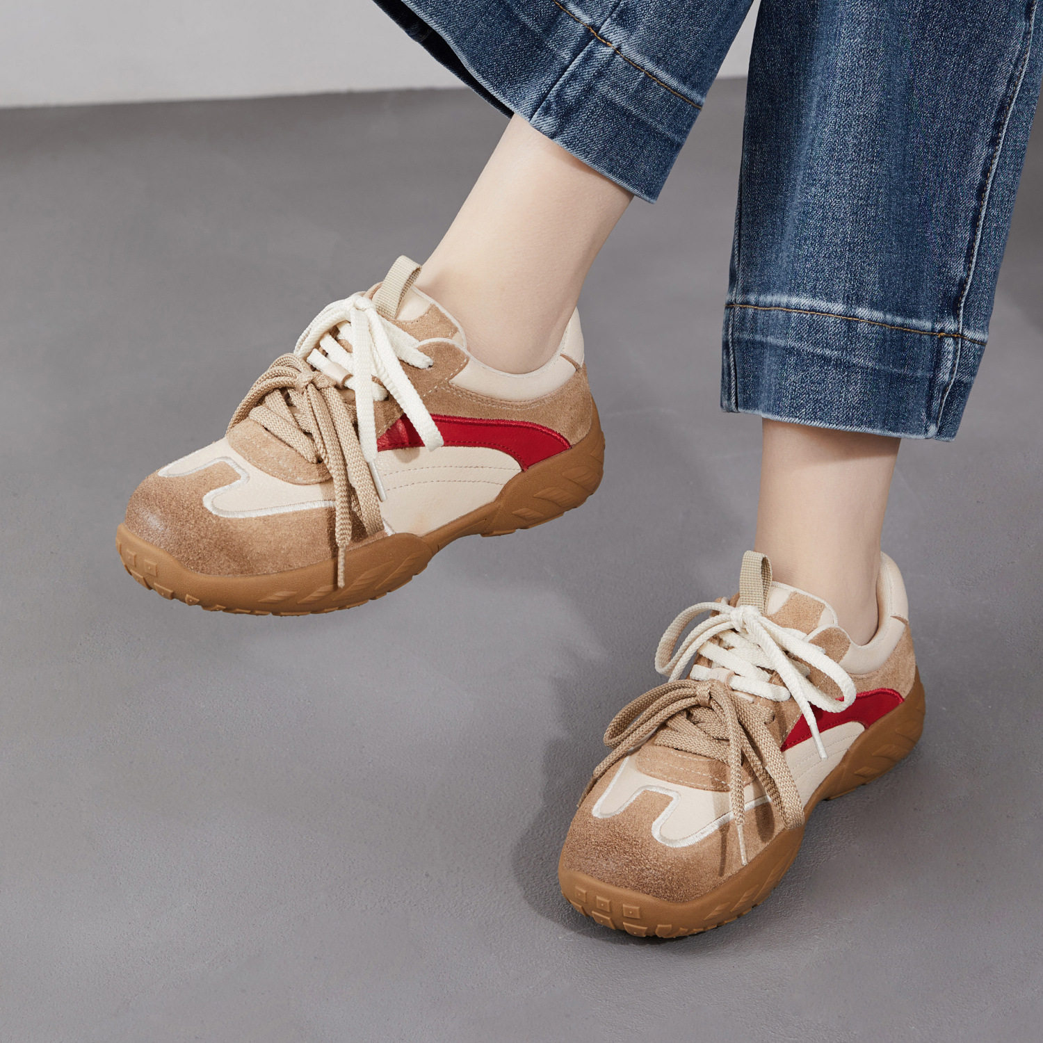 真皮平底德训鞋女2026年春季新款超火的鞋子软底运动鞋轻便休闲鞋