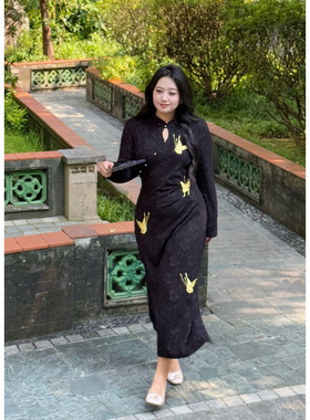 大码气质旗袍2025年红色新中式改良旗袍女早秋订婚长袖提花针织潮