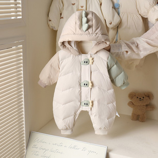 婴儿羽绒连体衣2025冬装新款外出服保暖90白鸭绒新生儿羽绒服