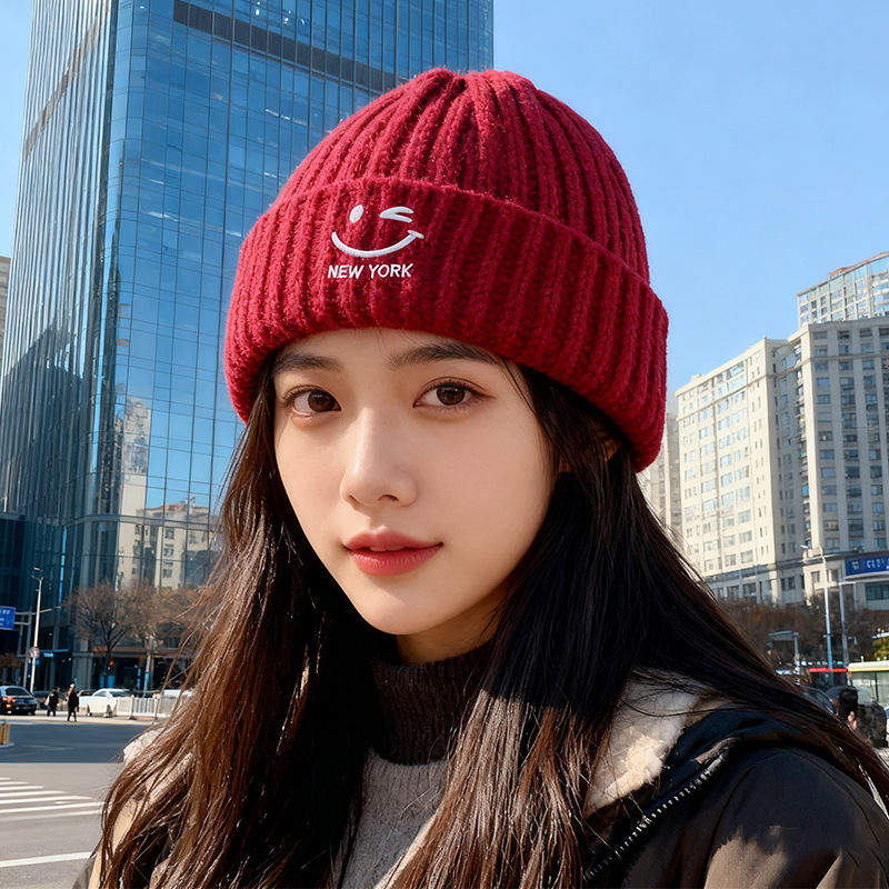 可爱笑脸字母毛线帽子女秋冬加厚保暖针织帽显脸小护耳粗线冷帽