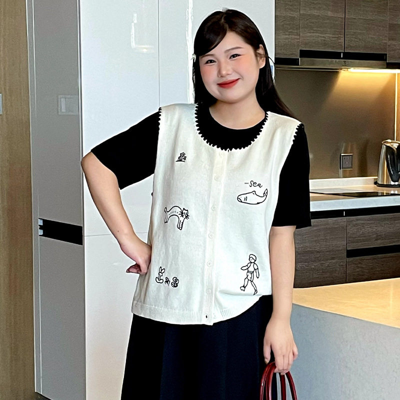 大码女装气质圆领外搭无袖开衫女2026春款胖mm宽松刺绣针织马甲潮