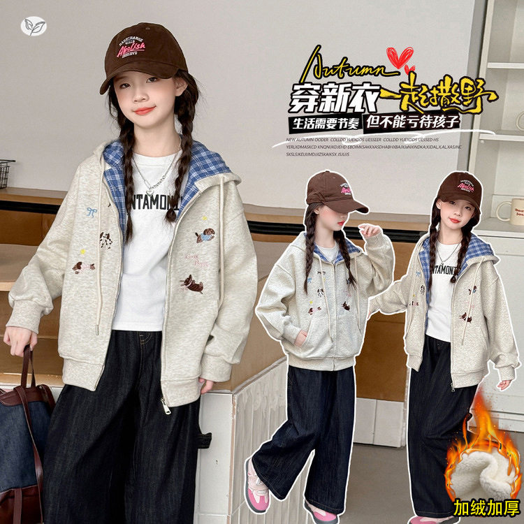 女童加绒外套2025年秋冬新款中大童格子卫衣开衫卡通刺绣外出上衣，童装外套，祺儿童装
