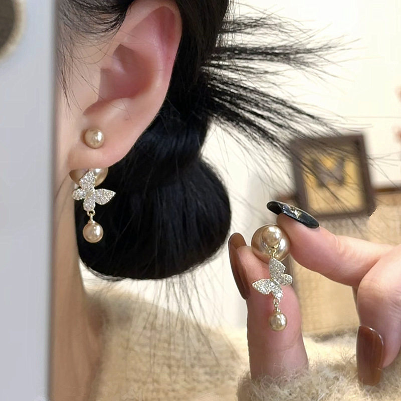 一款多戴微镶锆石蝴蝶吊坠珍珠耳钉复古气质香槟色通勤经典优雅女