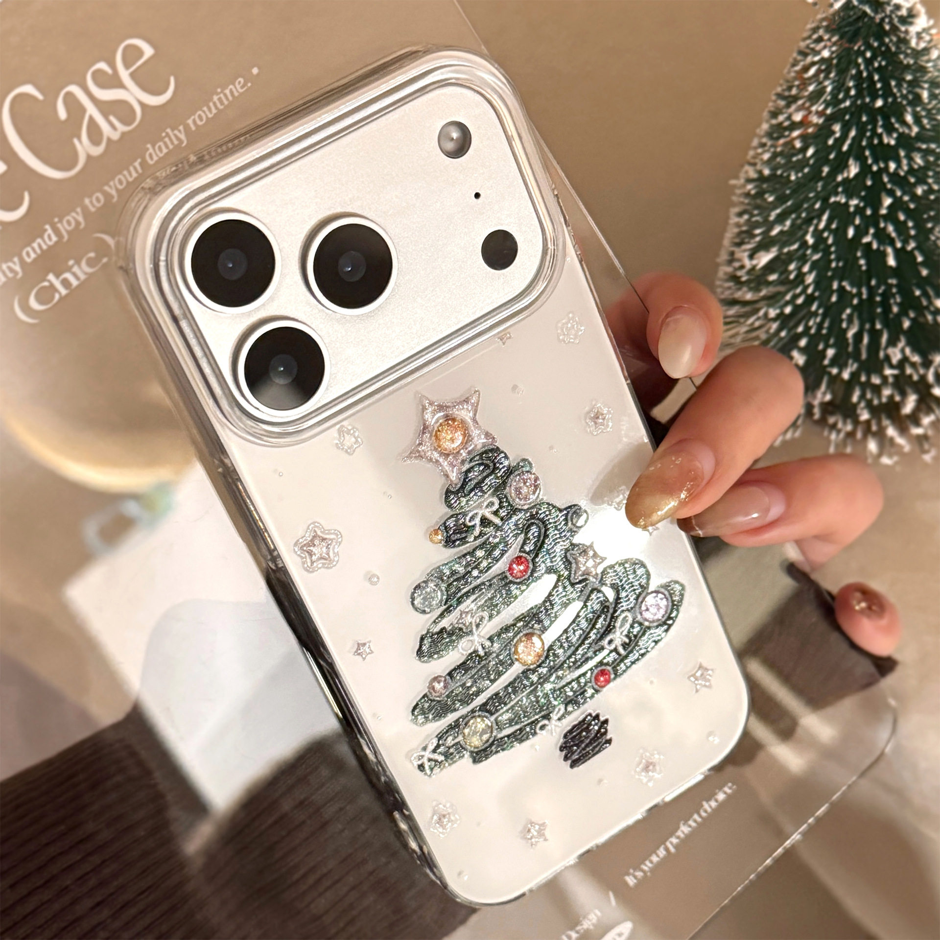 AceCase浮雕圣诞树涂鸦iphone16苹果17promax适用15手机壳14闪粉12防摔13创意11轻奢风硬